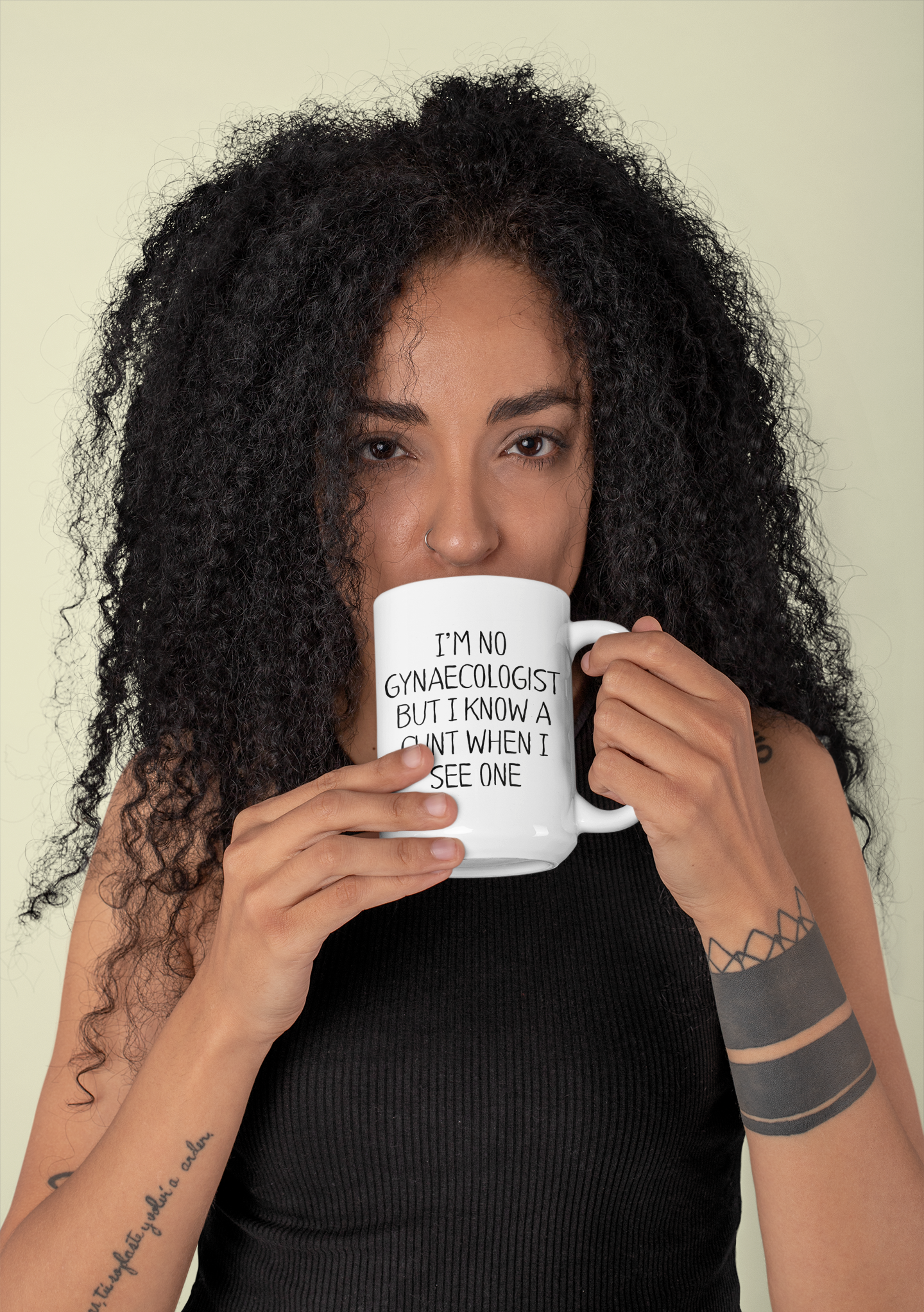 White mug featuring the funny quote i'm no gynaecologist but i know a c*nt when i see one. Printed in black ink.